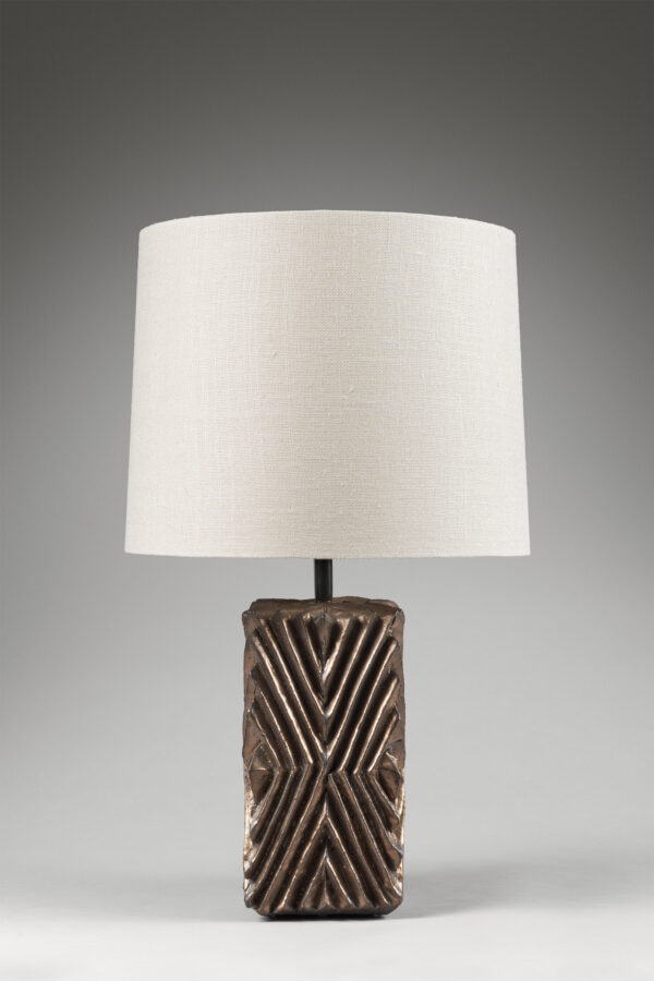 Lampe sculptée en bronze